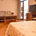 Hotel Lucky 2*