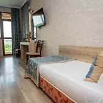 Hotel Lucky 2*